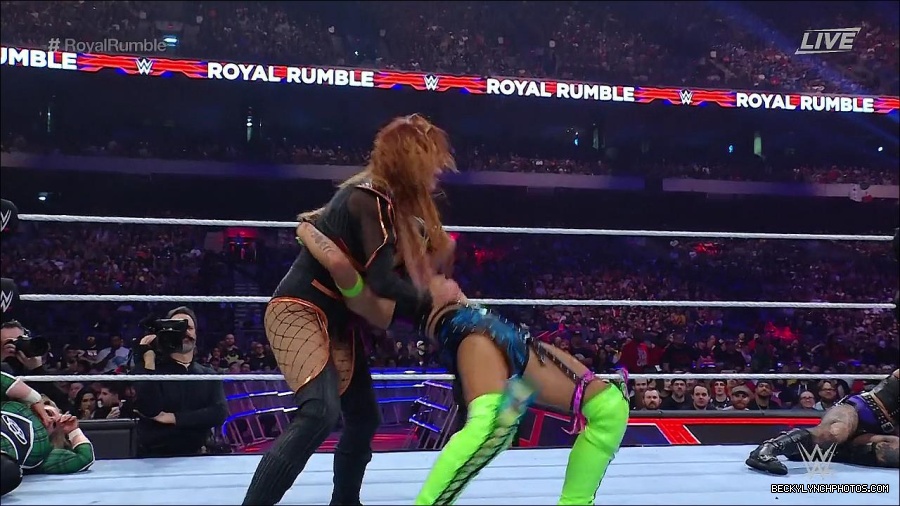 WWE_Royal_Rumble_2023_720p_WEB_h264-HEEL_mp4_010064350.jpg