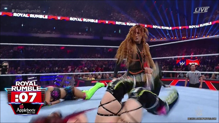 WWE_Royal_Rumble_2023_720p_WEB_h264-HEEL_mp4_010071550.jpg
