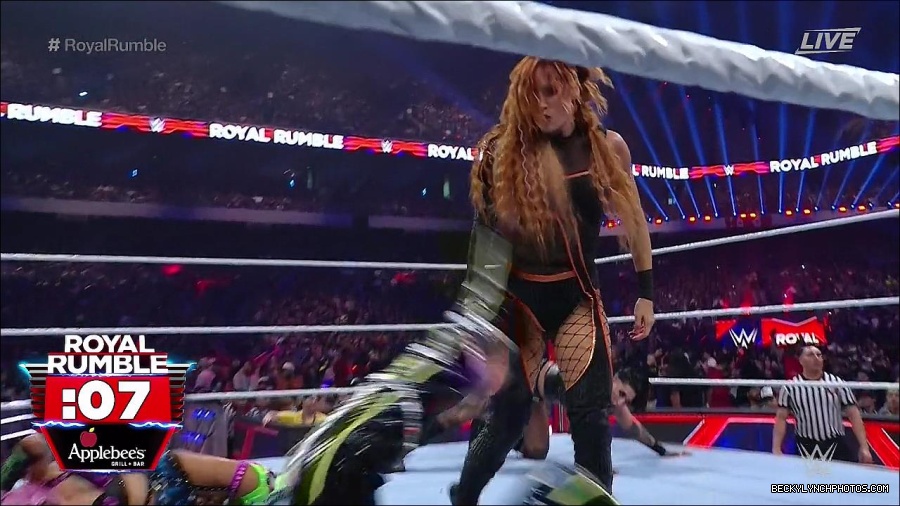 WWE_Royal_Rumble_2023_720p_WEB_h264-HEEL_mp4_010071950.jpg