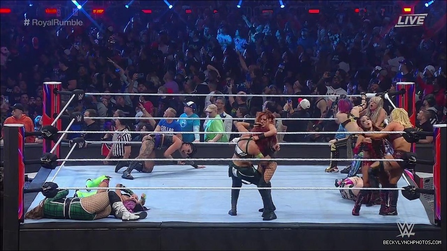 WWE_Royal_Rumble_2023_720p_WEB_h264-HEEL_mp4_010080350.jpg