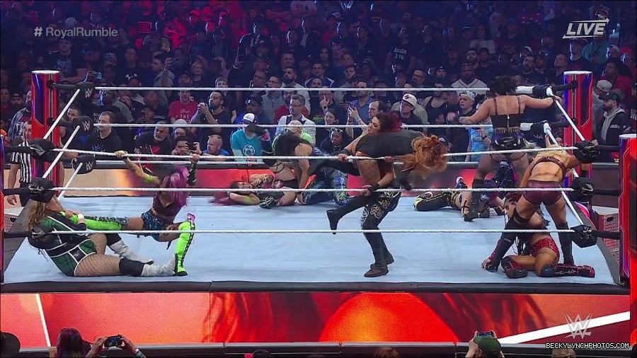 WWE_Royal_Rumble_2023_720p_WEB_h264-HEEL_mp4_010130350.jpg