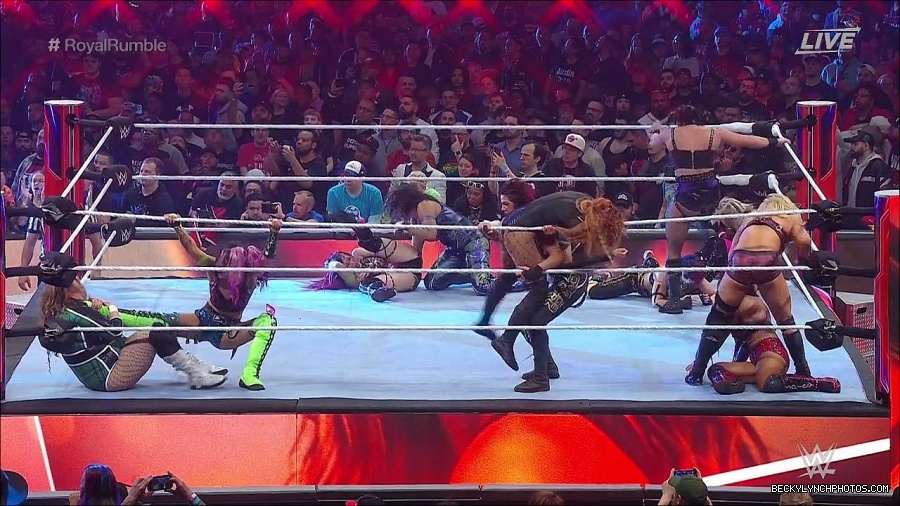 WWE_Royal_Rumble_2023_720p_WEB_h264-HEEL_mp4_010130750.jpg