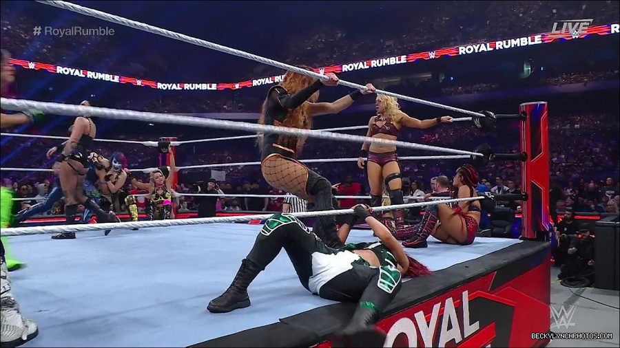 WWE_Royal_Rumble_2023_720p_WEB_h264-HEEL_mp4_010156350.jpg