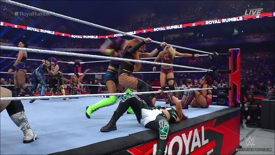 WWE_Royal_Rumble_2023_720p_WEB_h264-HEEL_mp4_010157150.jpg