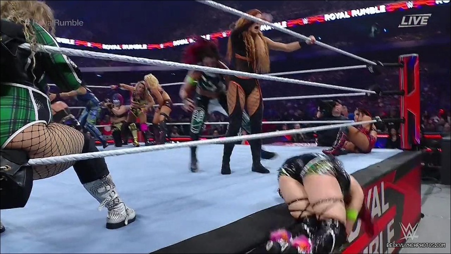 WWE_Royal_Rumble_2023_720p_WEB_h264-HEEL_mp4_010171950.jpg