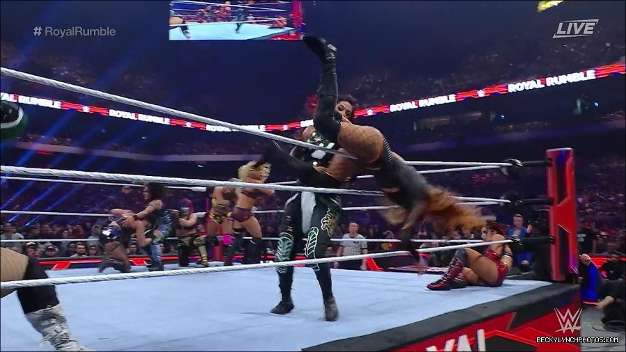 WWE_Royal_Rumble_2023_720p_WEB_h264-HEEL_mp4_010173550.jpg