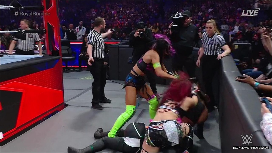WWE_Royal_Rumble_2023_720p_WEB_h264-HEEL_mp4_010192750.jpg