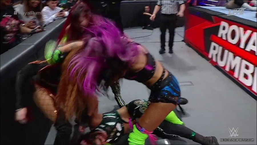 WWE_Royal_Rumble_2023_720p_WEB_h264-HEEL_mp4_010193150.jpg