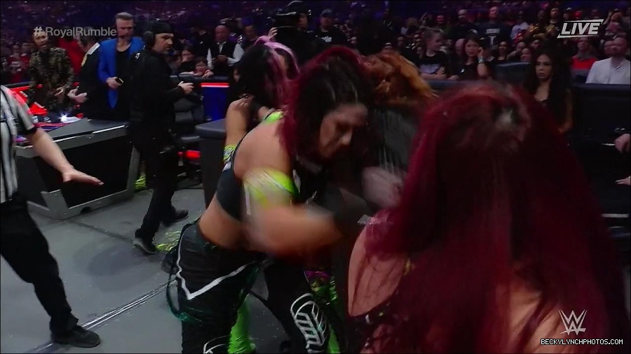 WWE_Royal_Rumble_2023_720p_WEB_h264-HEEL_mp4_010200350.jpg