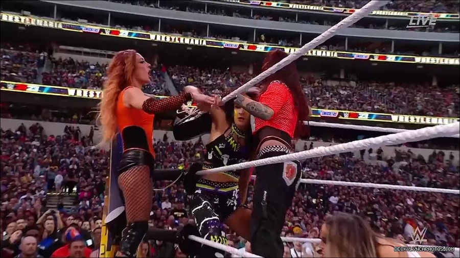 WWE_WrestleMania_39_Saturday_720p_WEB_h264-HEEL_mp4_006101920.jpg