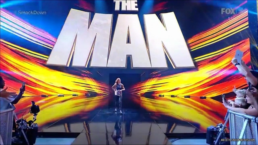 WWE_Friday_Night_SmackDown_2021_09_03_720p_HDTV_x264-NWCHD_mp4_000995661.jpg