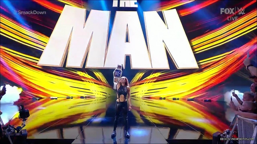 WWE_Friday_Night_SmackDown_2021_09_03_720p_HDTV_x264-NWCHD_mp4_001000466.jpg