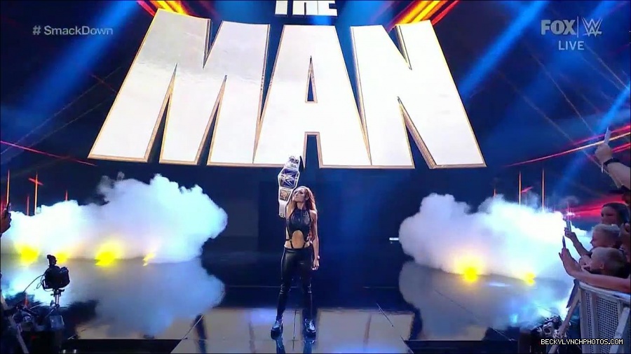WWE_Friday_Night_SmackDown_2021_09_03_720p_HDTV_x264-NWCHD_mp4_001001667.jpg