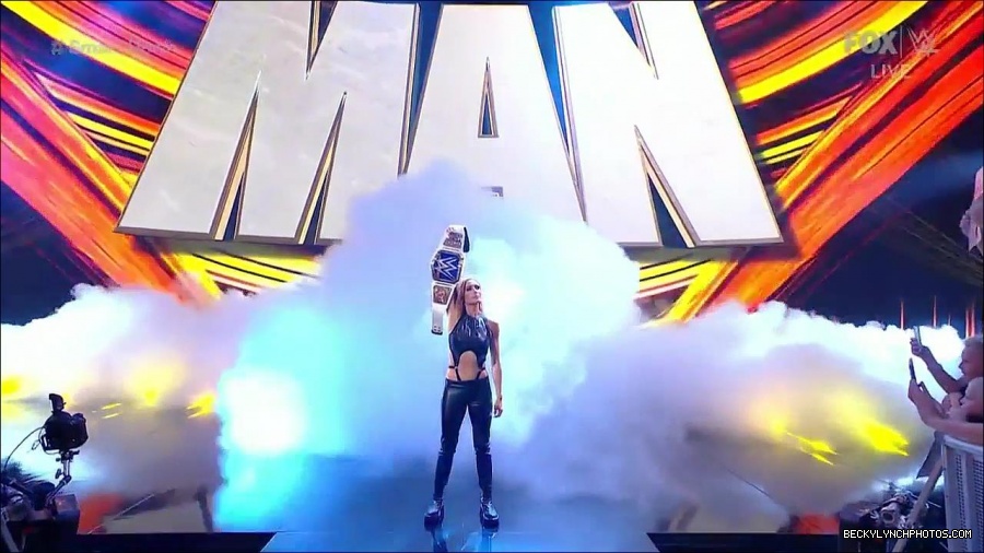 WWE_Friday_Night_SmackDown_2021_09_03_720p_HDTV_x264-NWCHD_mp4_001004070.jpg