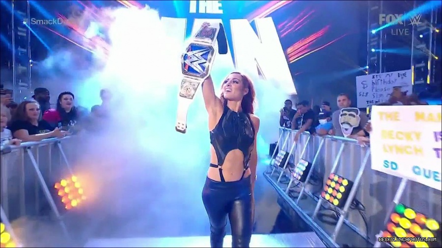 WWE_Friday_Night_SmackDown_2021_09_03_720p_HDTV_x264-NWCHD_mp4_001011277.jpg