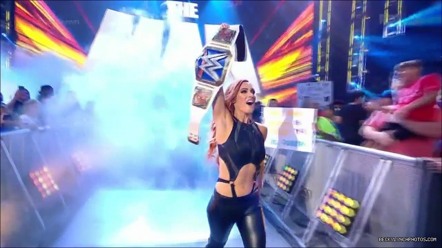 WWE_Friday_Night_SmackDown_2021_09_03_720p_HDTV_x264-NWCHD_mp4_001012478.jpg