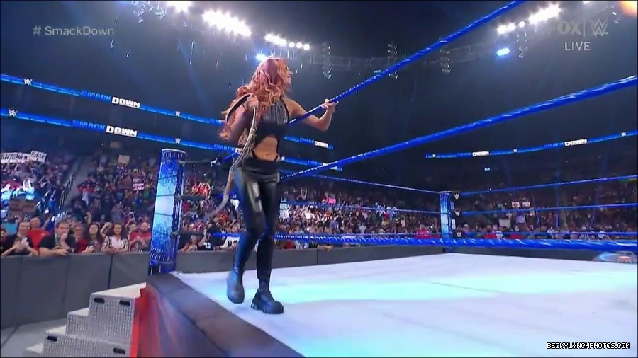 WWE_Friday_Night_SmackDown_2021_09_03_720p_HDTV_x264-NWCHD_mp4_001023289.jpg