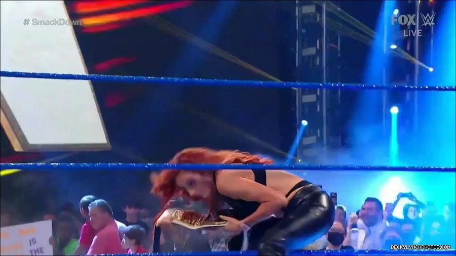 WWE_Friday_Night_SmackDown_2021_09_03_720p_HDTV_x264-NWCHD_mp4_001024490.jpg