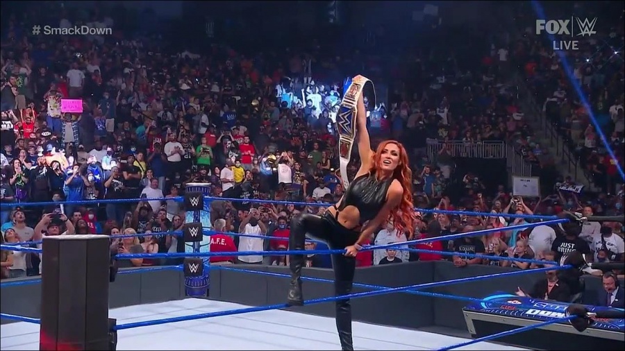 WWE_Friday_Night_SmackDown_2021_09_03_720p_HDTV_x264-NWCHD_mp4_001032899.jpg