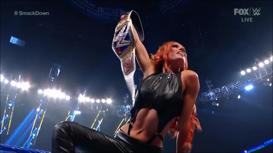WWE_Friday_Night_SmackDown_2021_09_03_720p_HDTV_x264-NWCHD_mp4_001038905.jpg