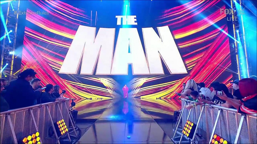 WWE_SmackDown_2021_09_10_720p_WEB_h264-HEEL_mp4_001955987.jpg