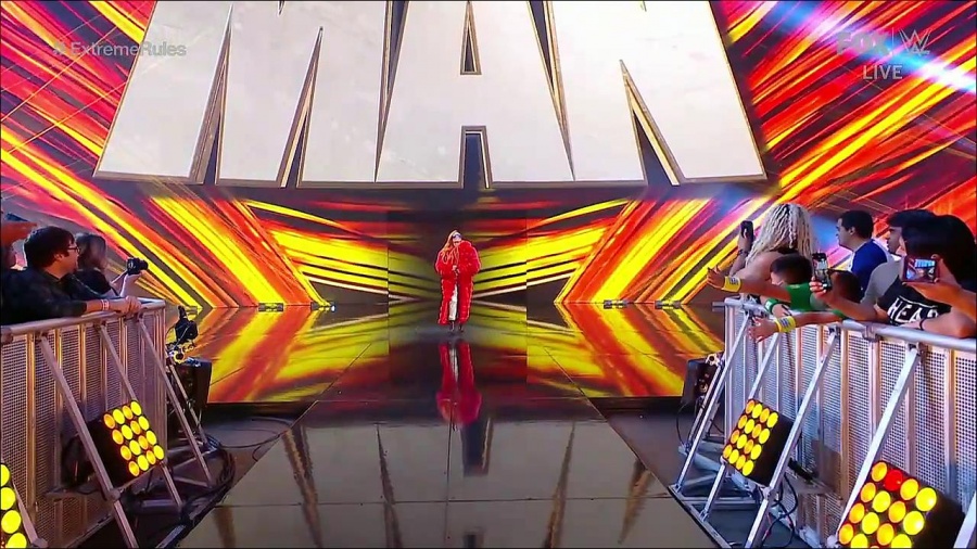 WWE_SmackDown_2021_09_10_720p_WEB_h264-HEEL_mp4_001959741.jpg