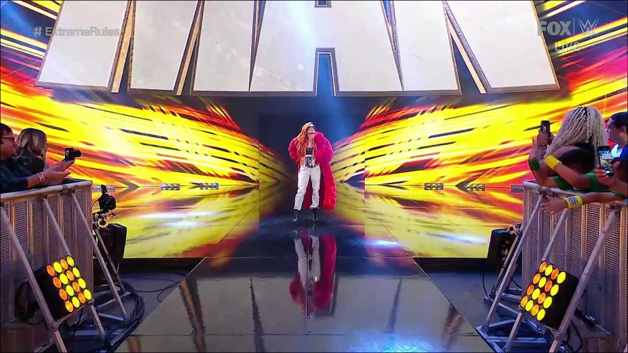 WWE_SmackDown_2021_09_10_720p_WEB_h264-HEEL_mp4_001962243.jpg