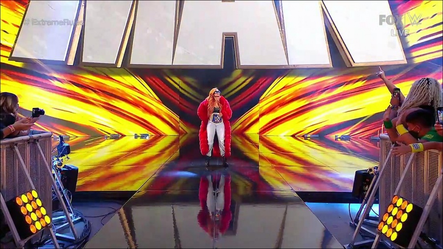 WWE_SmackDown_2021_09_10_720p_WEB_h264-HEEL_mp4_001963494.jpg