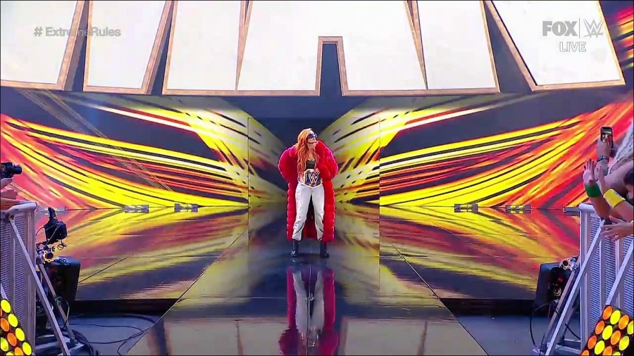 WWE_SmackDown_2021_09_10_720p_WEB_h264-HEEL_mp4_001965997.jpg