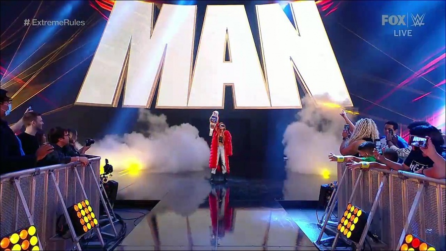 WWE_SmackDown_2021_09_10_720p_WEB_h264-HEEL_mp4_001974756.jpg