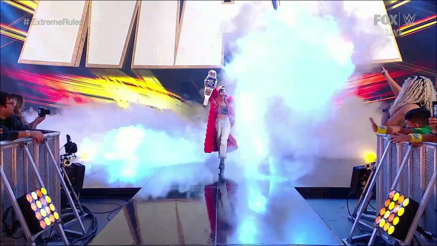 WWE_SmackDown_2021_09_10_720p_WEB_h264-HEEL_mp4_001977258.jpg