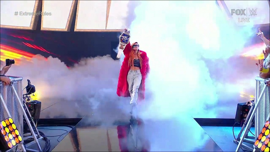 WWE_SmackDown_2021_09_10_720p_WEB_h264-HEEL_mp4_001978509.jpg