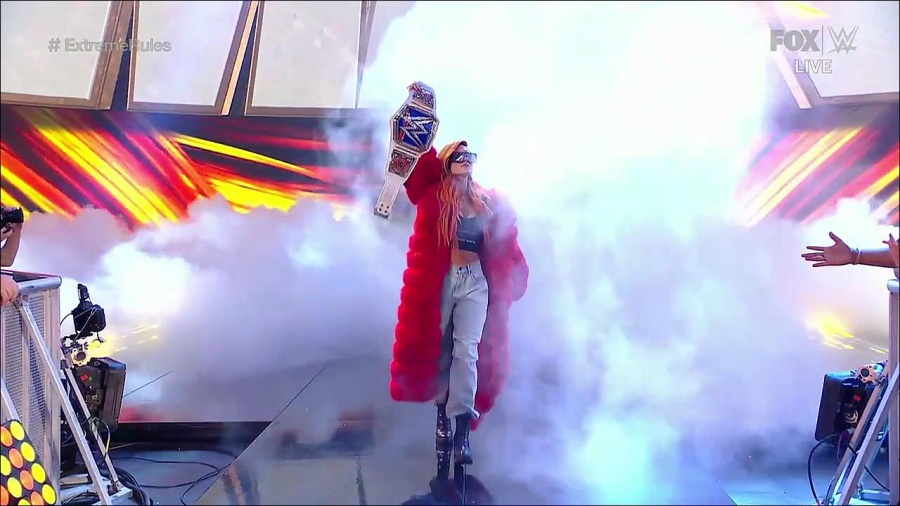 WWE_SmackDown_2021_09_10_720p_WEB_h264-HEEL_mp4_001979761.jpg