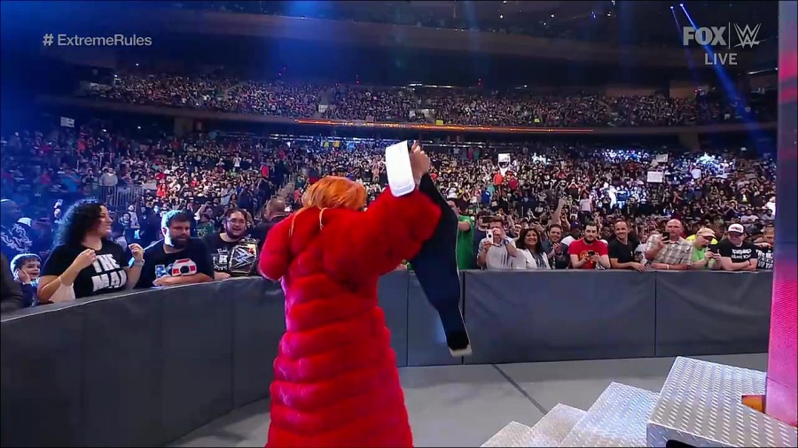 WWE_SmackDown_2021_09_10_720p_WEB_h264-HEEL_mp4_001991022.jpg