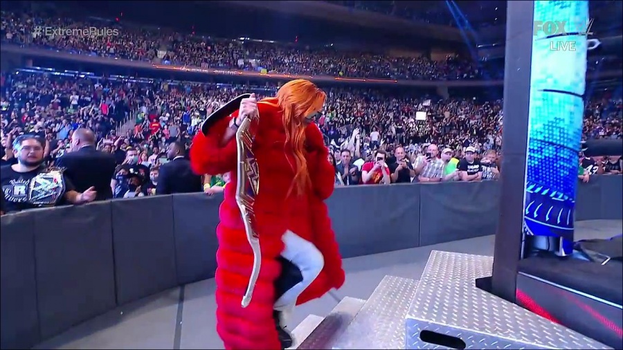 WWE_SmackDown_2021_09_10_720p_WEB_h264-HEEL_mp4_001992273.jpg
