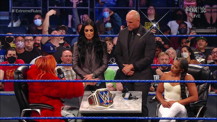 WWE_SmackDown_2021_09_10_720p_WEB_h264-HEEL_mp4_002101132.jpg