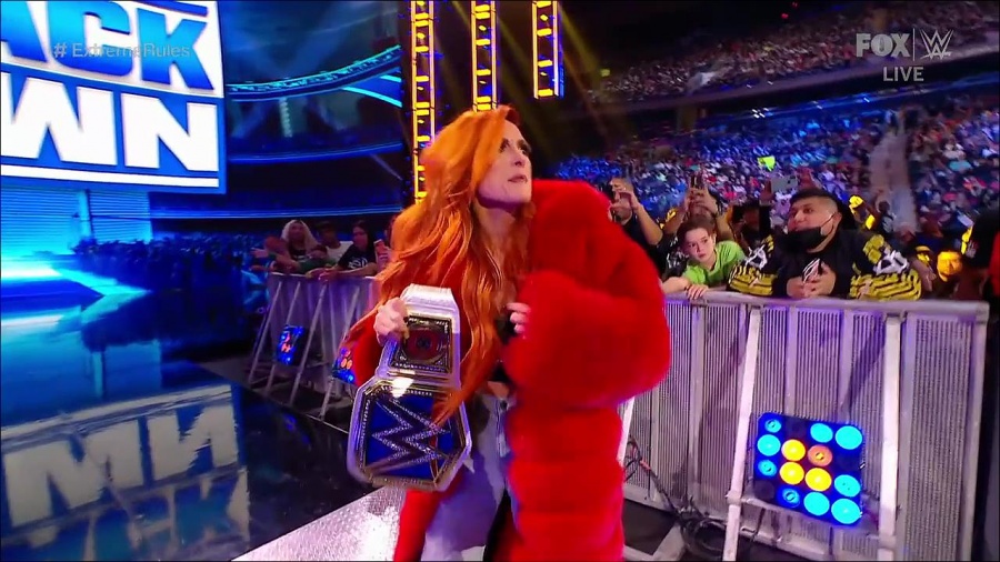 WWE_SmackDown_2021_09_10_720p_WEB_h264-HEEL_mp4_002276307.jpg
