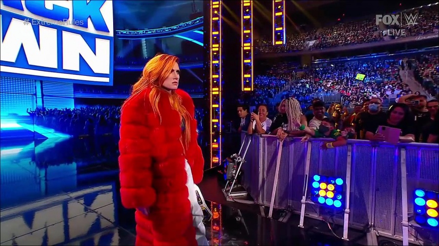 WWE_SmackDown_2021_09_10_720p_WEB_h264-HEEL_mp4_002292573.jpg