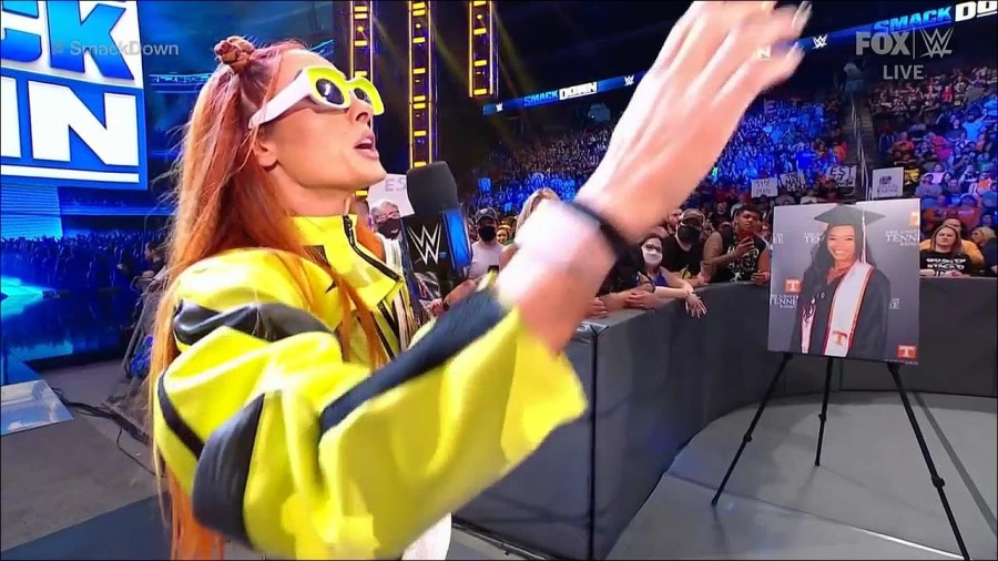WWE_Friday_Night_SmackDown_2021_09_17_720p_HDTV_x264-NWCHD_mp4_004850103.jpg