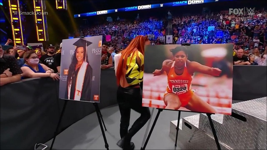 WWE_Friday_Night_SmackDown_2021_09_17_720p_HDTV_x264-NWCHD_mp4_004859712.jpg