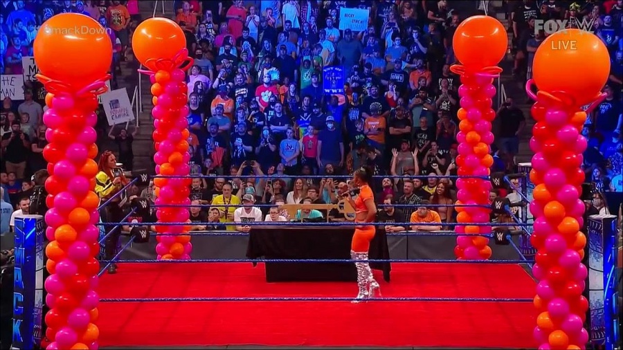 WWE_Friday_Night_SmackDown_2021_09_17_720p_HDTV_x264-NWCHD_mp4_004865318.jpg