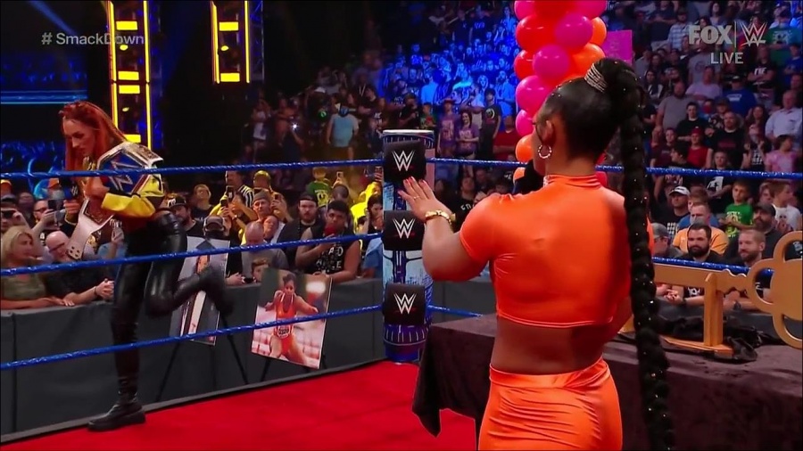 WWE_Friday_Night_SmackDown_2021_09_17_720p_HDTV_x264-NWCHD_mp4_004871724.jpg