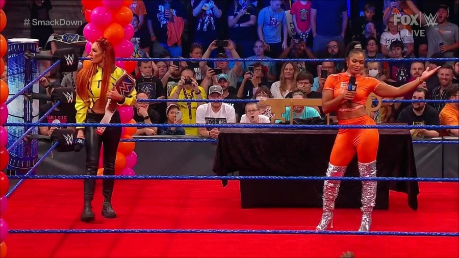 WWE_Friday_Night_SmackDown_2021_09_17_720p_HDTV_x264-NWCHD_mp4_004883736.jpg