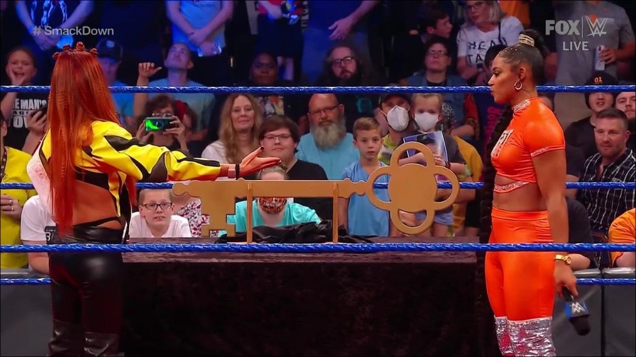 WWE_Friday_Night_SmackDown_2021_09_17_720p_HDTV_x264-NWCHD_mp4_004951003.jpg
