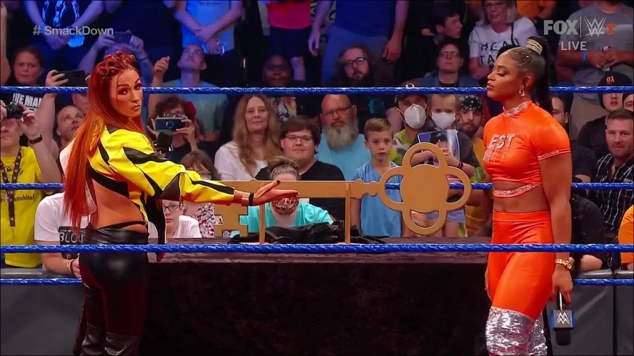WWE_Friday_Night_SmackDown_2021_09_17_720p_HDTV_x264-NWCHD_mp4_004955007.jpg