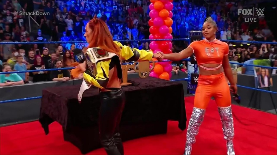 WWE_Friday_Night_SmackDown_2021_09_17_720p_HDTV_x264-NWCHD_mp4_004959812.jpg