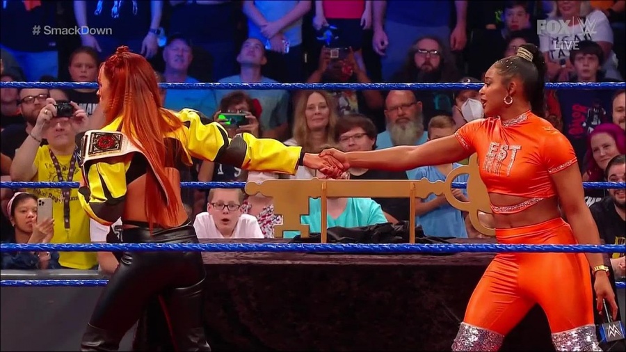 WWE_Friday_Night_SmackDown_2021_09_17_720p_HDTV_x264-NWCHD_mp4_004965418.jpg