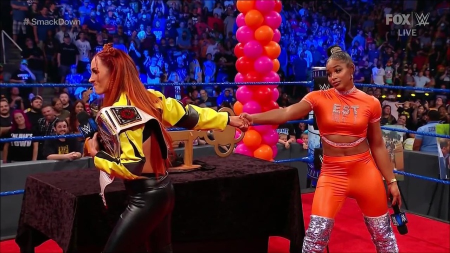 WWE_Friday_Night_SmackDown_2021_09_17_720p_HDTV_x264-NWCHD_mp4_004967820.jpg