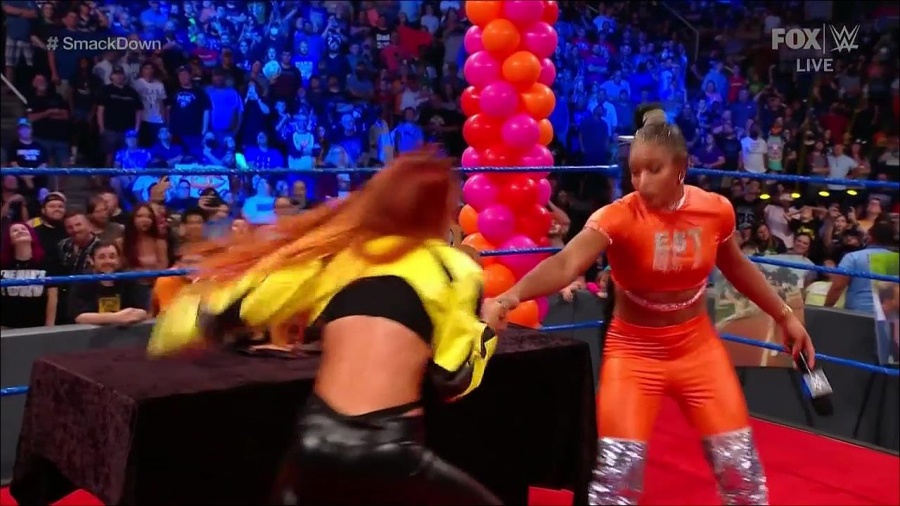 WWE_Friday_Night_SmackDown_2021_09_17_720p_HDTV_x264-NWCHD_mp4_004970223.jpg