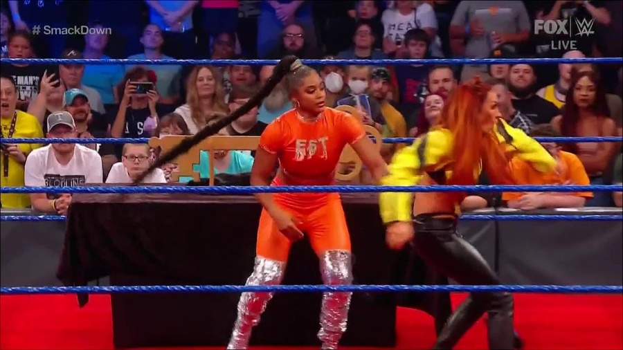 WWE_Friday_Night_SmackDown_2021_09_17_720p_HDTV_x264-NWCHD_mp4_004971023.jpg